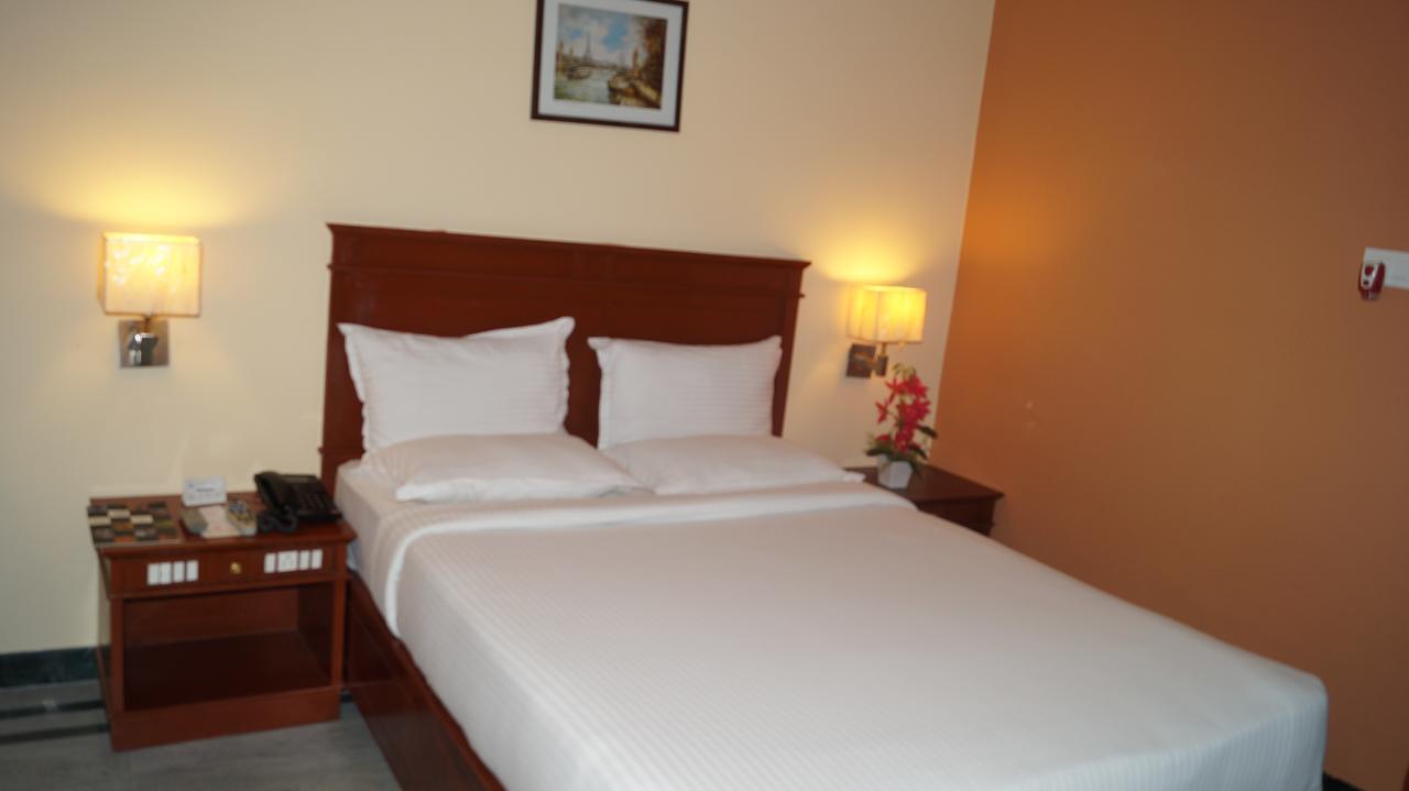 Hotel Grand Palace Chennai Exterior photo